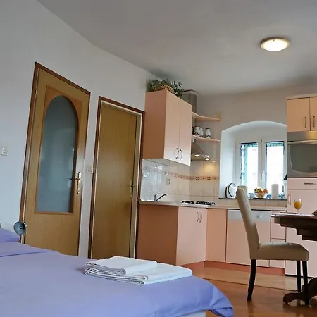 Kamena & * Makarska