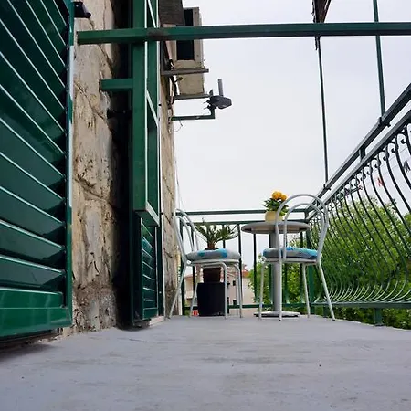 Kamena & * Makarská