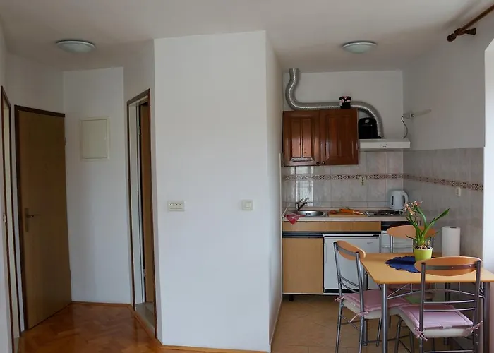 Kamena & Lägenhet Makarska