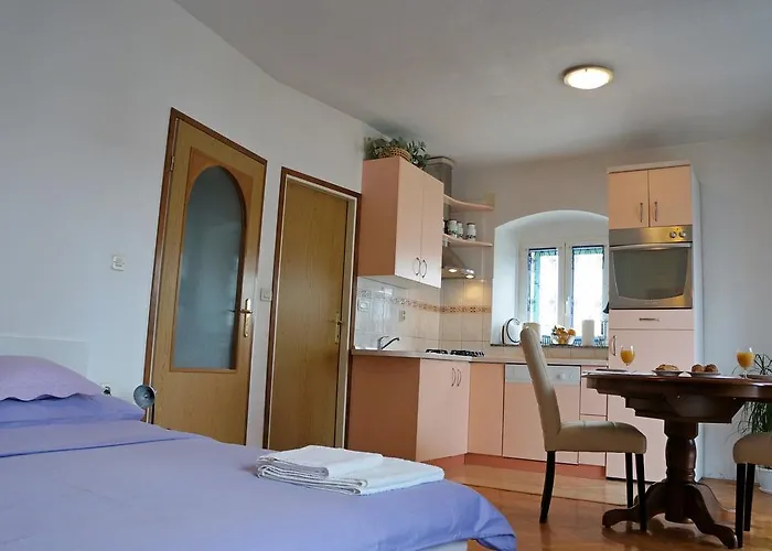 Kamena & * Makarska